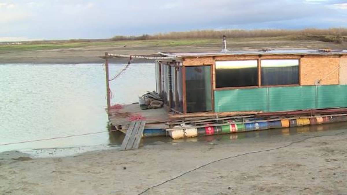 Жилплощадь на воде: плавучий дом пришвартовался к берегам Салехарда –  Новости Салехарда и ЯНАО – Вести. Ямал. Актуальные новости Ямала