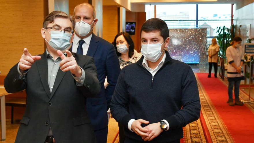 Дмитрий Артюхов лично оценил пункты вакцинации от коронавируса