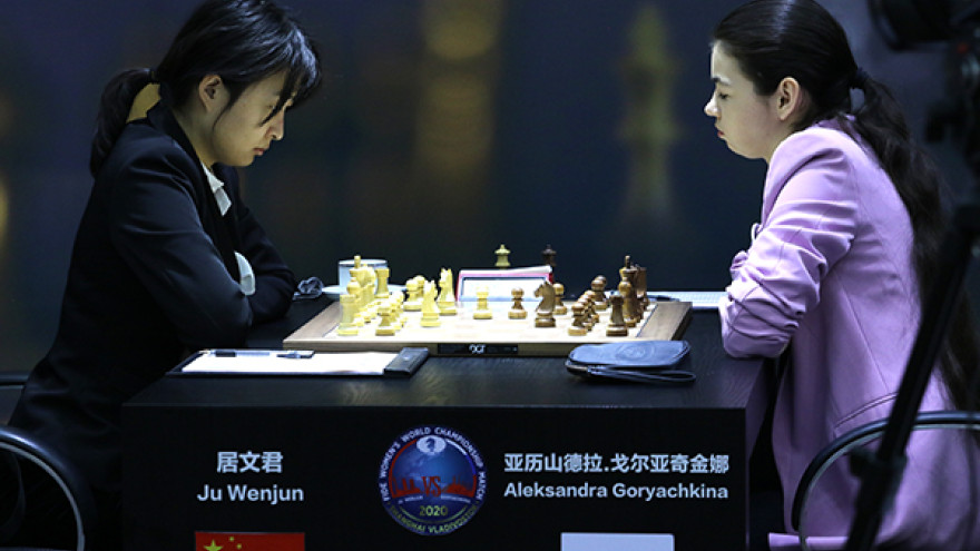 Китайская шахматистка обыграла Александру Горячкину в четвертой партии матча