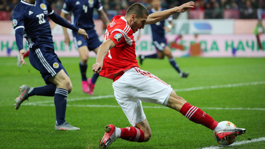 Сборная России одержала победу над сборной Шотландии в отборочном матче Чемпионата Европы со счетом 4:0