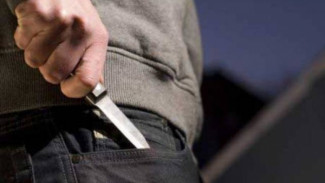 В Тазовском районе подросток напал с ножом на мужчину