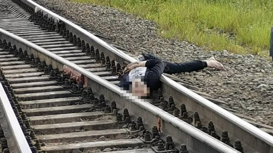 В Ноябрьске мужчина погиб под колёсами поезда