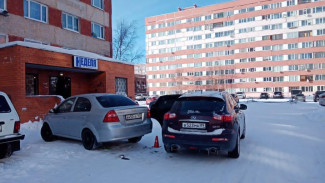 В Новом Уренгое горе-водитель сбил пассажира, выходящего из другого авто