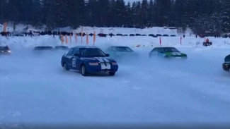 Рев моторов, скорость и адреналин: в Архангельской области прошли ледовые автогонки