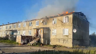 Пожар в Ноябрьске: вспыхнул двухэтажный жилой дом