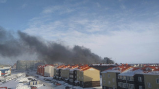 В Новом Уренгое пожарные спасли жилой дом от огня