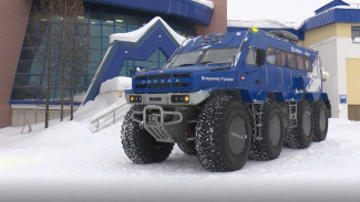 В Салехард прибыл гигантский вездеход Русского географического общества