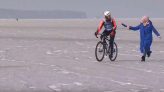 «Тур острова Папенберг»: ледовое велоралли прошло в бухте Новик Приморского края