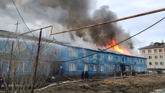 ЧП на Ямале: пожар в жилом доме в Тазовском ВИДЕО