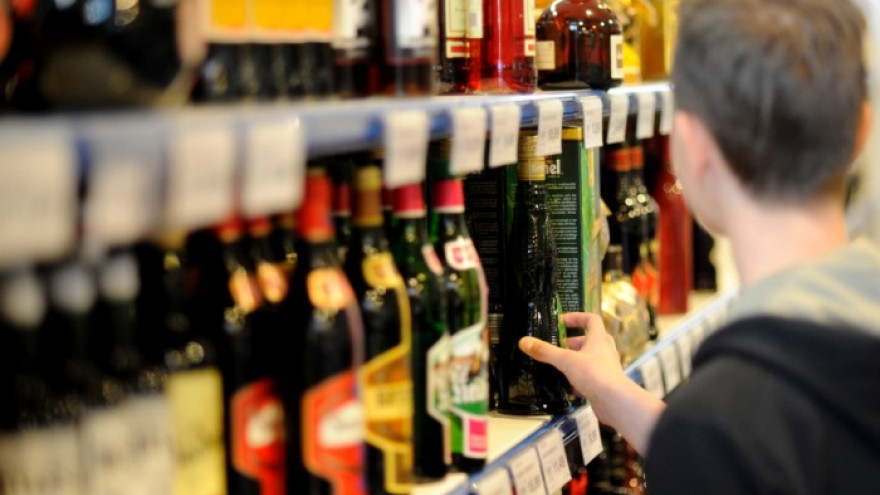 Минздрав поддержал повышение возраста продажи спиртного до 21 года