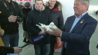 Известный на Ямале голубевод Юрий Неёлов показал своих птиц на выставке в Тюмени