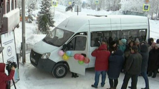 Салехардская центральная библиотечная система получила новый микроавтобус