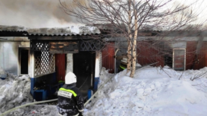 В Пуровском районе произошел пожар в жилом деревянном доме