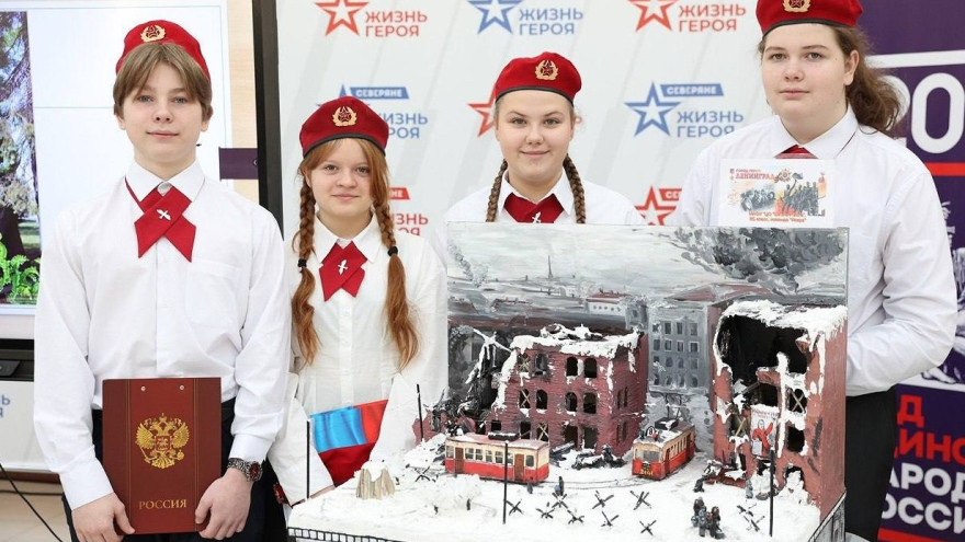 Восьмиклассники из Муравленко создали миниатюрные копии памятников России 