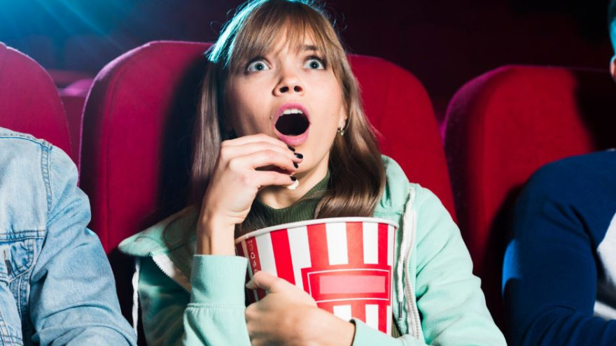 Почему экстраверты обожают боевики, а интроверты – драму: объясняют психологи