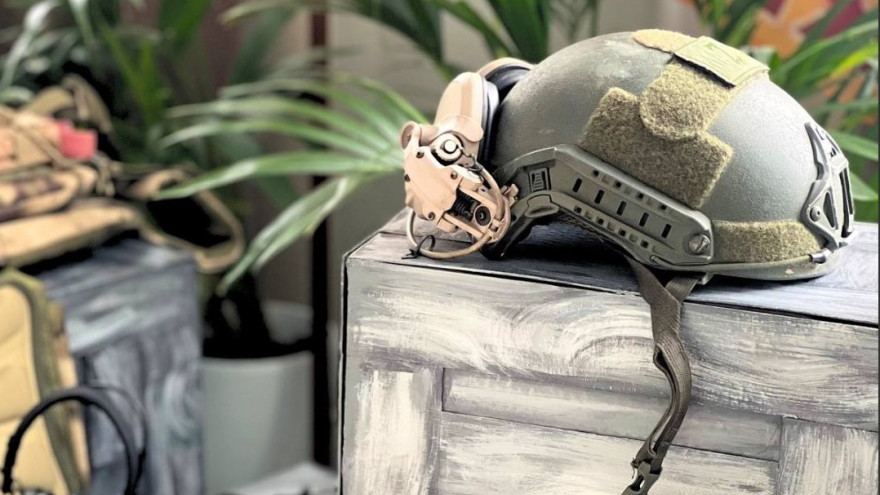 В Новом Уренгое открылась выставка в честь Года героя и 80-летия Победы