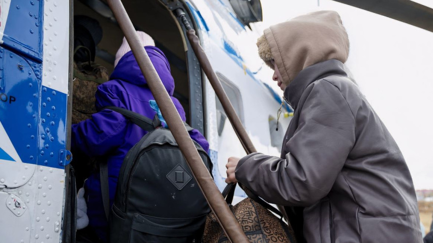 На Ямале началась отправка школьников из интернатов в тундру на вертолётах
