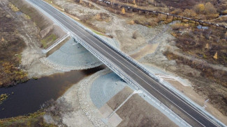 Новый мост, ограждения и знаки: на автодороге Лабытнанги-Харп открыли движение