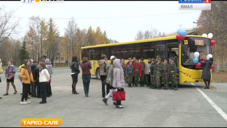 Новенький школьный автобус начал курсировать по улицам Тарко–Сале