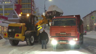 Борьба со снегом: теплый циклон принес на Ямал обильные осадки