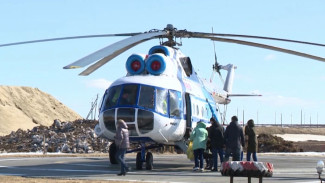 На Ямале маленьких тундровиков доставляют к родителям на вертолете
