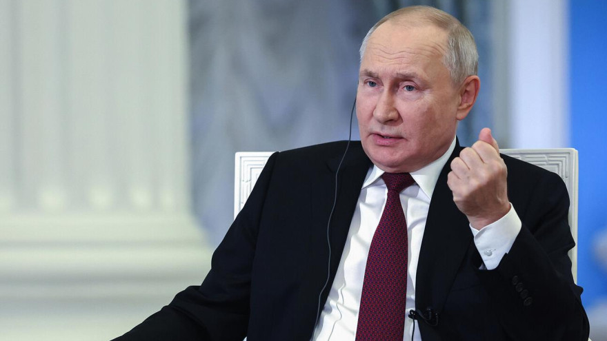 Владимир Путин в Пекине: мы готовы обеспечить проход судов по Севморпути через льды