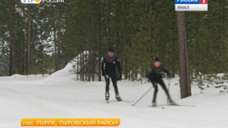 За 40 лет - ни одной простуды! В Пурпе бывалый спортсмен учит сельчан кататься на лыжне