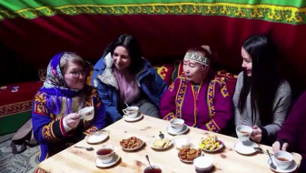 Праздник на паузе: кочевники обживают поставленные чумы в Новом Уренгое