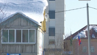 Специальная комиссия проверила качество очистки крыш от снега в Салехарде