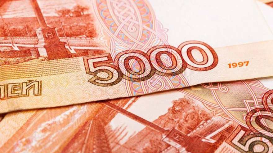 Более 32 миллионов рублей задолжал своим сотрудникам директор фирмы в Губкинском