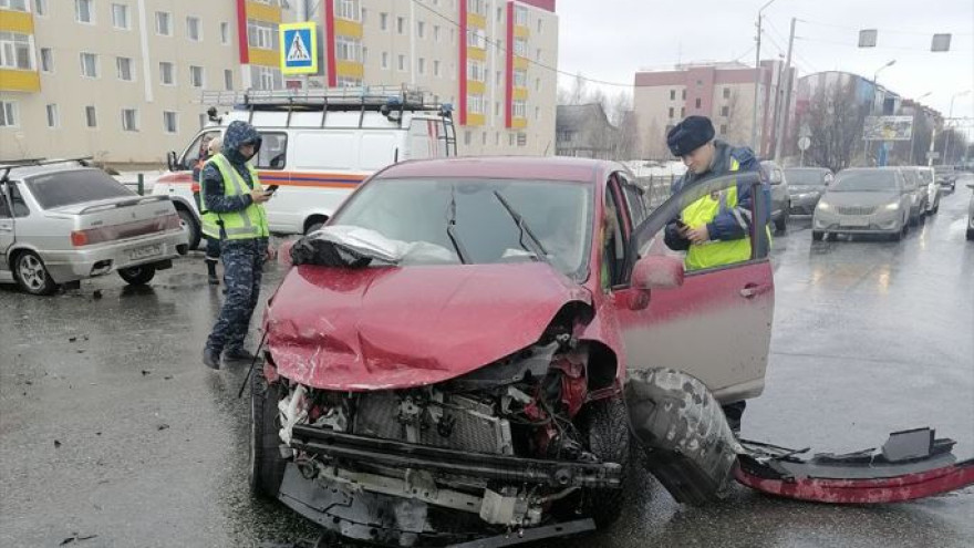 2 детей пострадали в автомобильной аварии в Ноябрьске