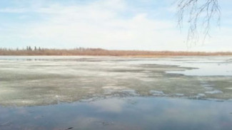 Трагедия на озере в Приуральском районе: поискам третьего погибшего мешает лед 