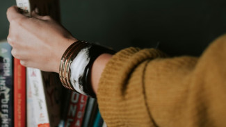 Стоит ли дарить книги: приметы и суеверия