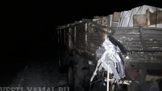 Смертельное ДТП в Пуровском районе. Иномарка влетела грузовик