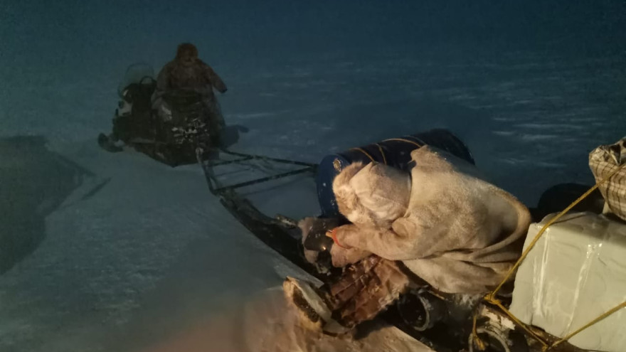 Ямальские спасатели выручили из беды застрявших в Тазовском районе тундровиков