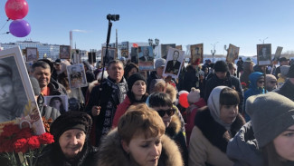 Тысячи ямальцев сегодня участвуют в акции «Бессмертный полк». Фотоподборка