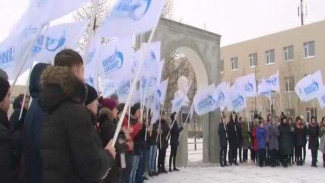 Флешмоб в поддержку проекта «Имена России» устроили студенты нефтегазового техникума в Новом Уренгое