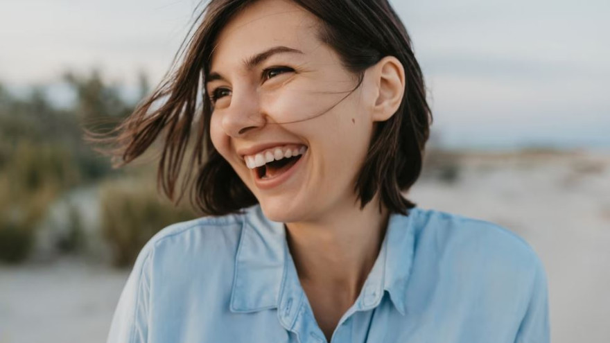 Чем полезна улыбка: ученые назвали 5 искренних видов эмоций на лице