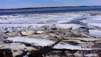 Голова ледохода подходит к границам Ямала: видео