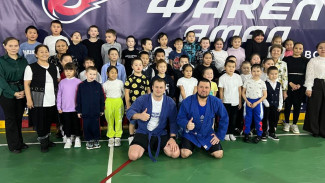 В Находке в начальной школе-интернате открылась секция самбо