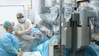 Хирурги осваивают аппарат «Да Винчи» нового поколения
