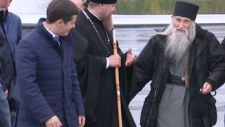 ВИДЕО: Личный духовник Патриарха всея Руси Кирилла прилетел в Салехард
