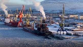 Атомоход «Арктика» впервые начал проводку каравана судов с востока на запад