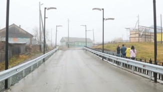 Строительство важного моста и ремонт дорог: глава Шурышкарского района оценил объекты благоустройства