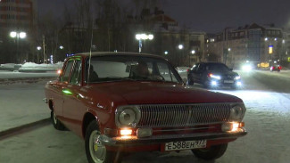 Ценитель раритетных авто проехал пол-России, чтобы посетить День оленевода в Салехарде