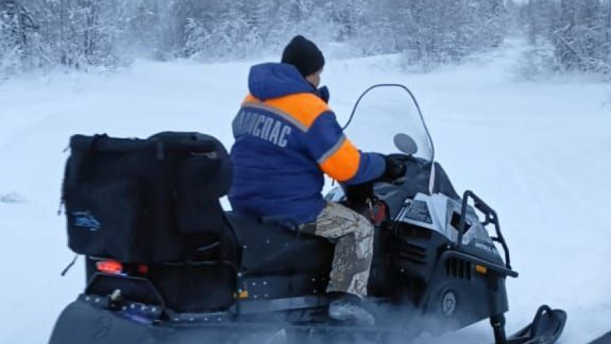 Ямальские спасатели эвакуировали снегоходчика с зимника 