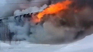 В Ноябрьске пожарные МЧС ликвидировали возгорание в частично расселенном доме