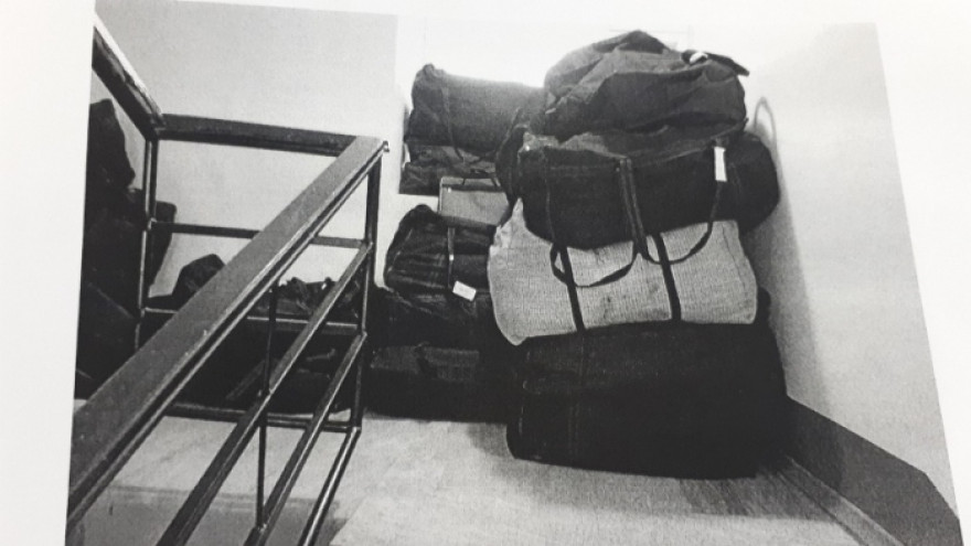 63 подозрительных сумки в одном подъезде