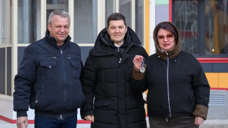 В Губкинском вручили ключи новоселам самого большого дома в городе