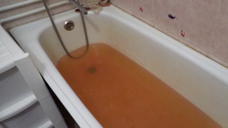 Жители Нового Уренгоя жалуются на ржавую воду с запахом